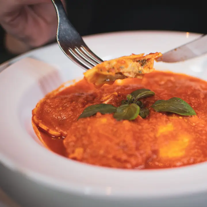 Ravioli Al Mascarpone Y Ricotta Con Espinacas